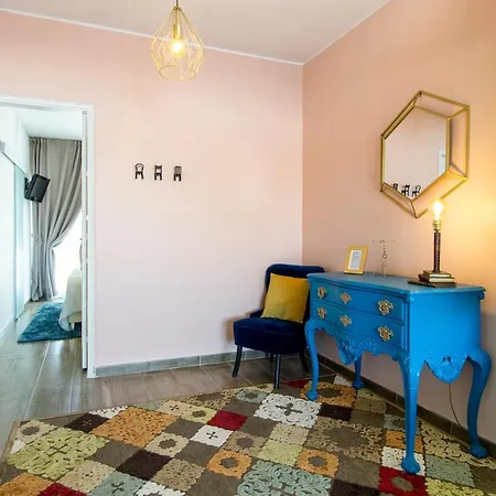 アパート Gaze Out At The In A Retro-chic Getaway