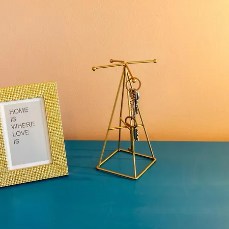 Gaze Out At The In A Retro-chic Getaway リスボン
