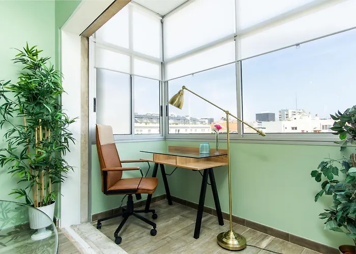 Gaze Out At The In A Retro-chic Getaway * Лиссабон